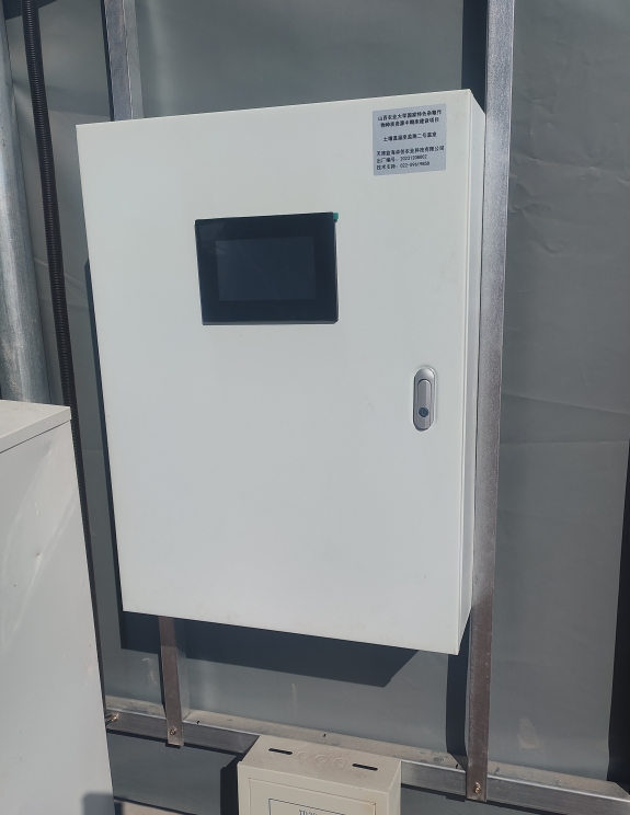 土壤溫濕度在線監(jiān)測系統(tǒng)安裝圖1 土壤溫濕度在線監(jiān)測系統(tǒng)安裝圖1